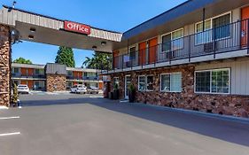 Econo Lodge Inn & Suites West Portland/ヒルズボロ Exterior photo