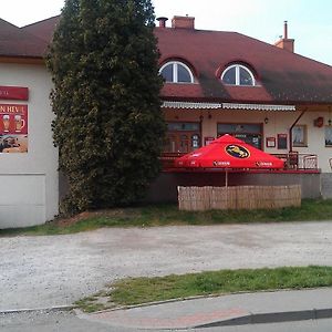 Restaurant-Penzion Hevil Hlučín Exterior photo