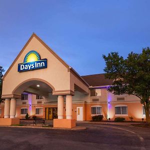 Days Inn By Wyndham Milan Sandusky South Exterior photo