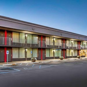 Motel 6 Louisville, Ky- Airport/ Fair Expo Exterior photo