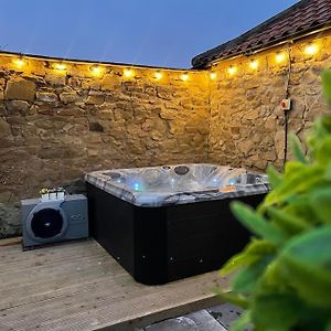 ストックトン・オン・ティーズ The Old Moat Barn - With Private Hot Tubヴィラ Exterior photo