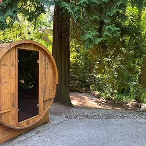 Serene Oasis Getaway With Sauna And A Swim Spa. ポートランド Exterior photo
