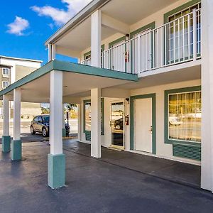 Econo Lodge Brunswick I-95 Exterior photo