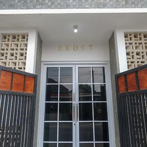 ホテル Koolkost Syariah Near Luwes Gentan Park Sukoharjo Exterior photo