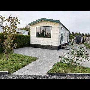 Berkhout Cozy Chalet Near Amsterdam At Camping Venhopヴィラ Exterior photo