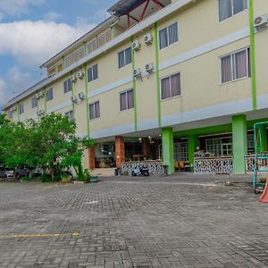 Hotel Dmadinah Solo Exterior photo