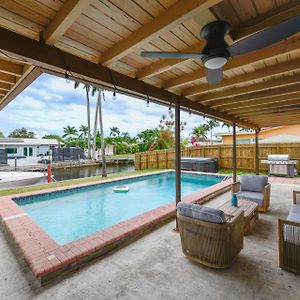 Canalfront Home With Private Pool At プランテーション Exterior photo