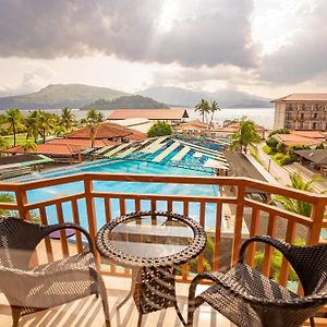 Whiterock Beach Hotel And Waterpark Subic Bay Exterior photo