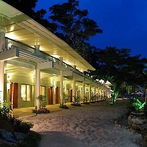 カマヤン ビーチ リゾート ホテル Subic Bay Exterior photo