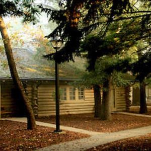 Starved Rock Lodge Utica Exterior photo