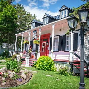 Saint-Laurent-de-l'ile d'Orleans A La Vieille Maison Fradet Bed & Breakfast Exterior photo