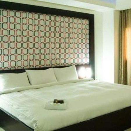 Terrace Hotel Subic Bay オロンガポ エクステリア 写真