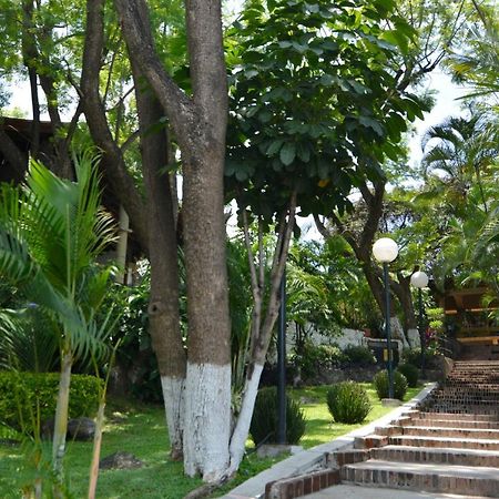 Hotel Coral Cuernavaca Resort & Spa テミスコ エクステリア 写真