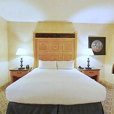 ホテル ヒルトン サンタフェ バッファロー サンダー エクステリア 写真