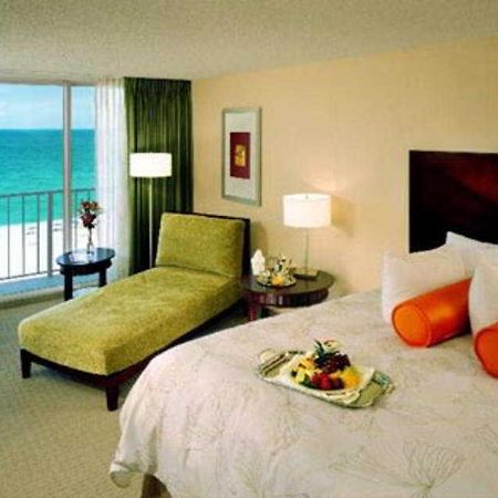 Crowne Plaza Hotel Ocean Front - シンガー・アイランド エクステリア 写真