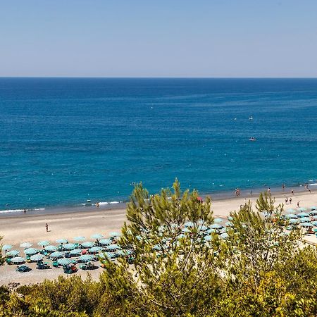 Touring Club Italiano - Marina Di カメロータ エクステリア 写真