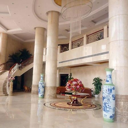 Nanchang Cheng Lake Intercontinental Hotel エクステリア 写真