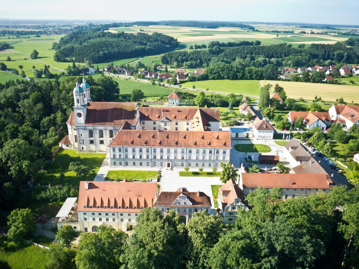 Hotel Kloster Holzen Allmannshofen エクステリア 写真