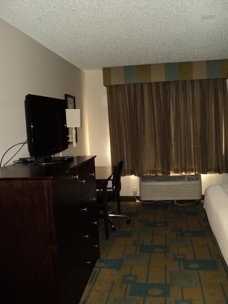 ホテル ラ キンタ イン&スイーツ バイ ウィンダム ヒューストン ノースウエスト エクステリア 写真