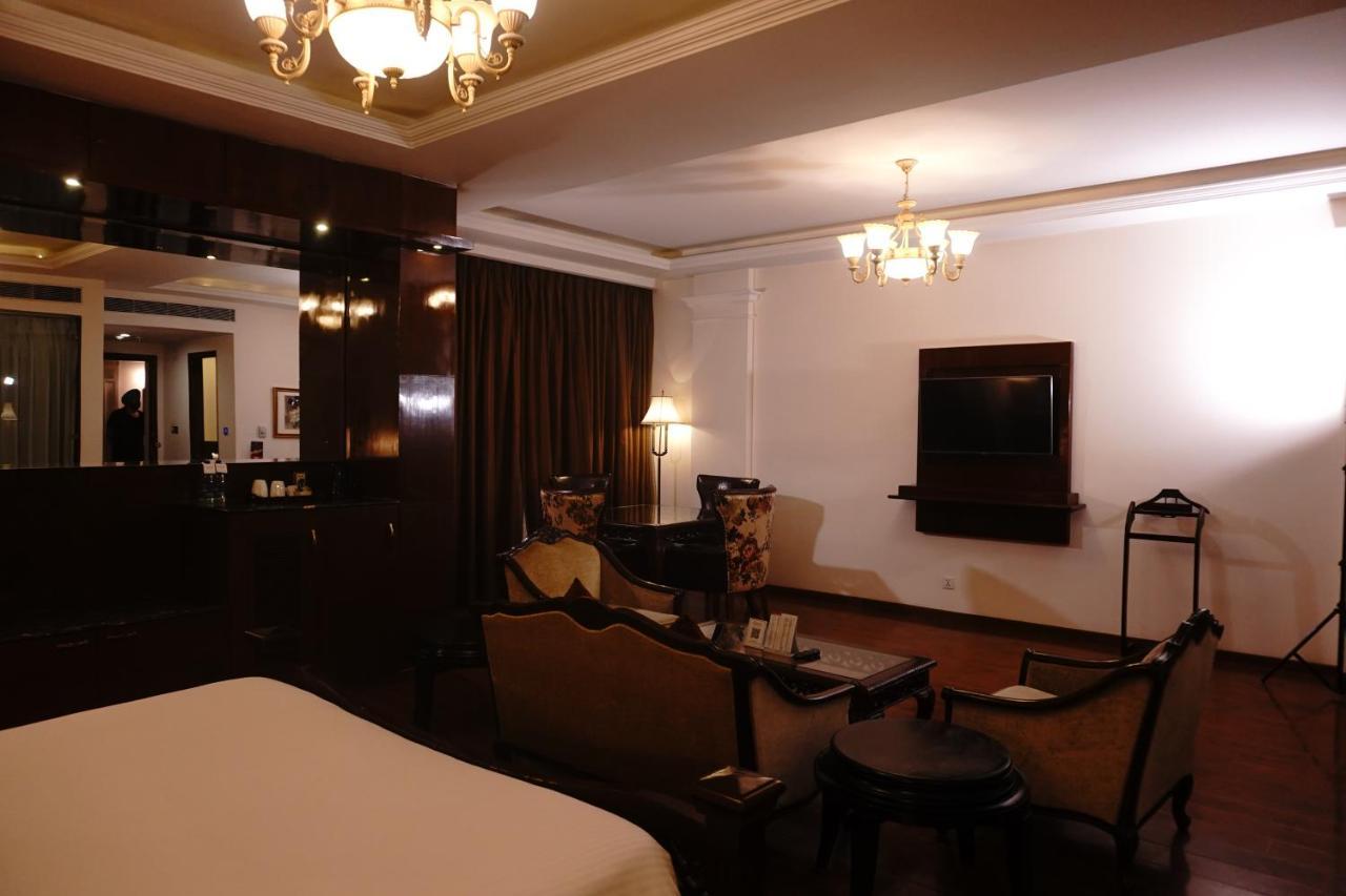 ホテル ラマダ プラザ バイ ウィンダム チャンディーガル ジラクプル Chandīgarh エクステリア 写真