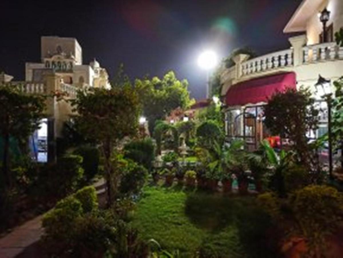 ホテル スガン ニワス パレス ジャイプール エクステリア 写真