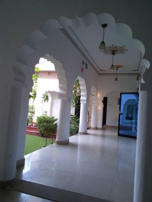 Hotel Kiran Villa Palace, バラトプル エクステリア 写真