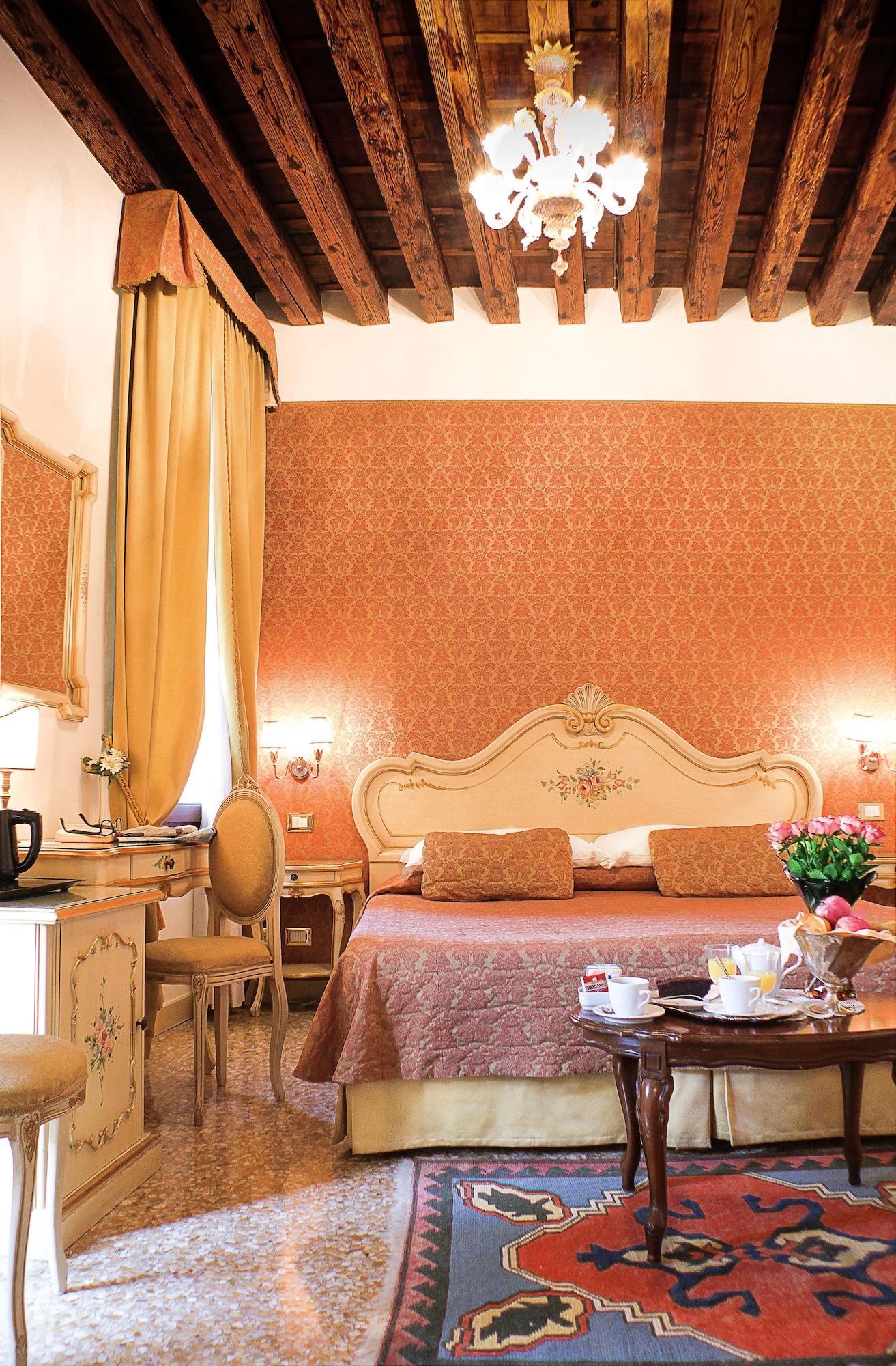 ヴェネツィア アポストーリ パレス Bed & Breakfast エクステリア 写真