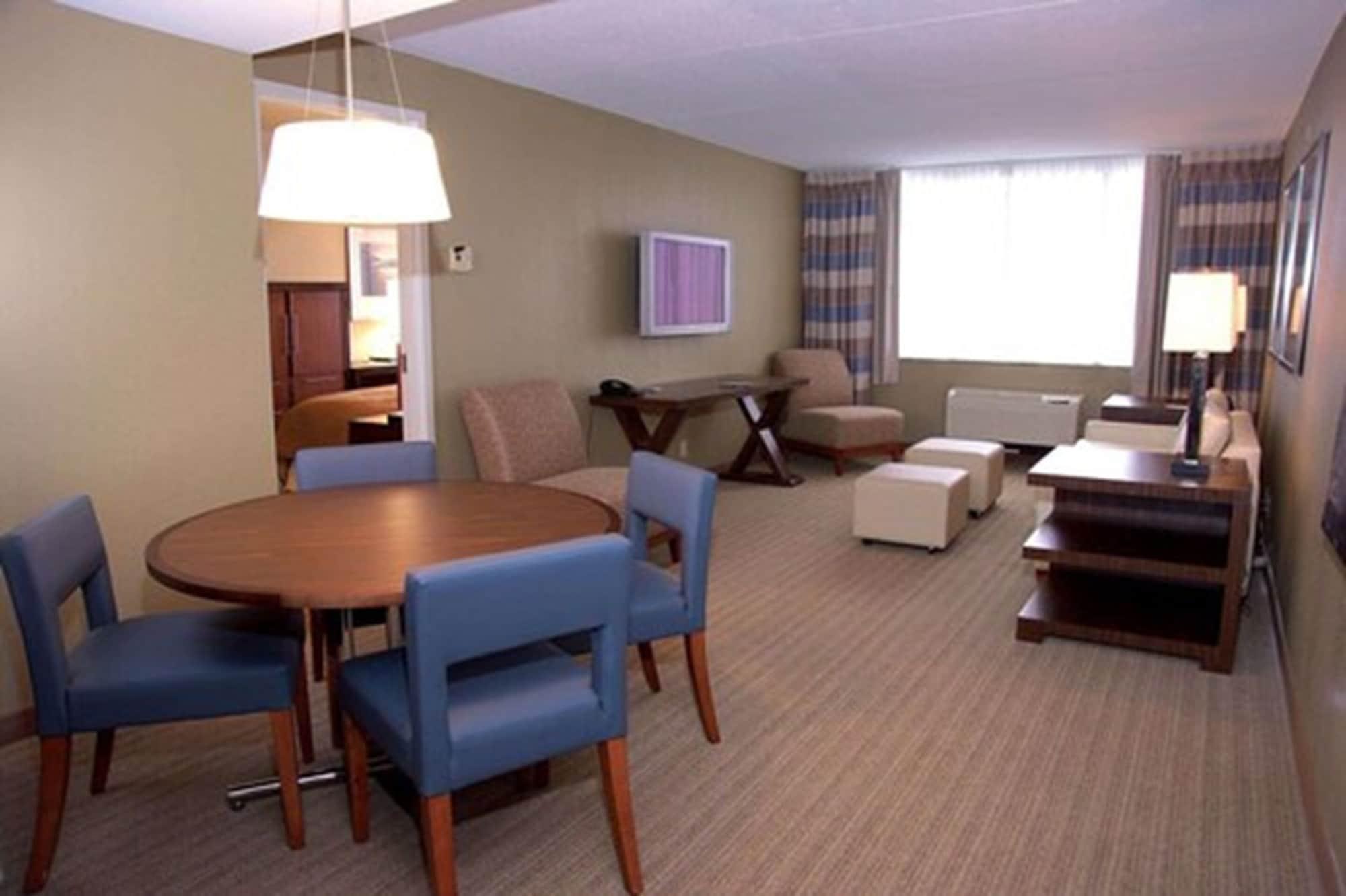 ダブルツリー ホテル セント ルイス アット ウエストポート メアリーランド・ハイツ 部屋 写真