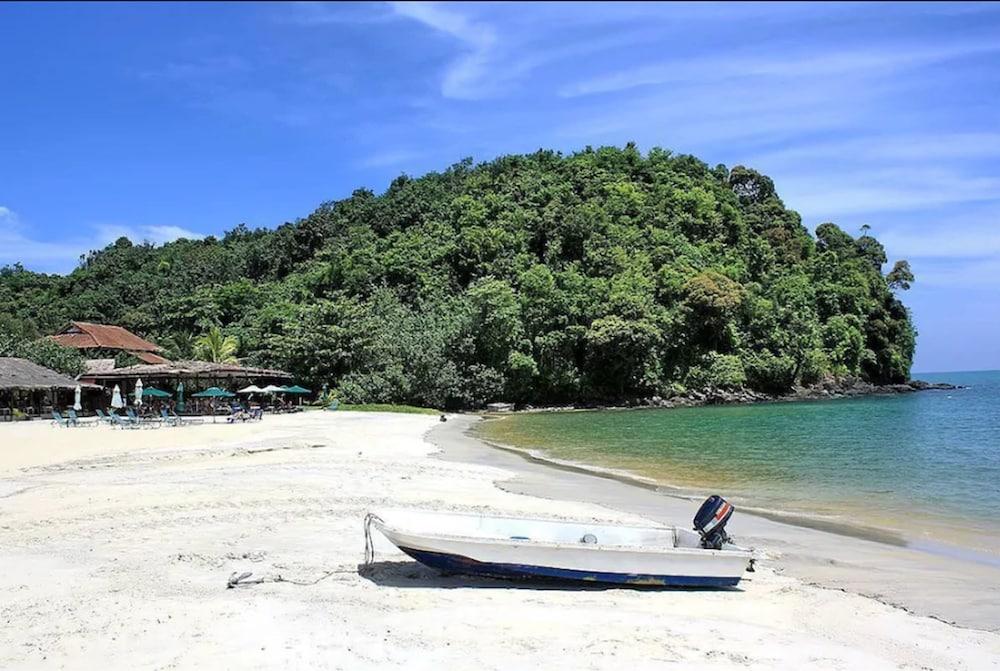 Favehotel Cenang Beach ランカウイ島 エクステリア 写真