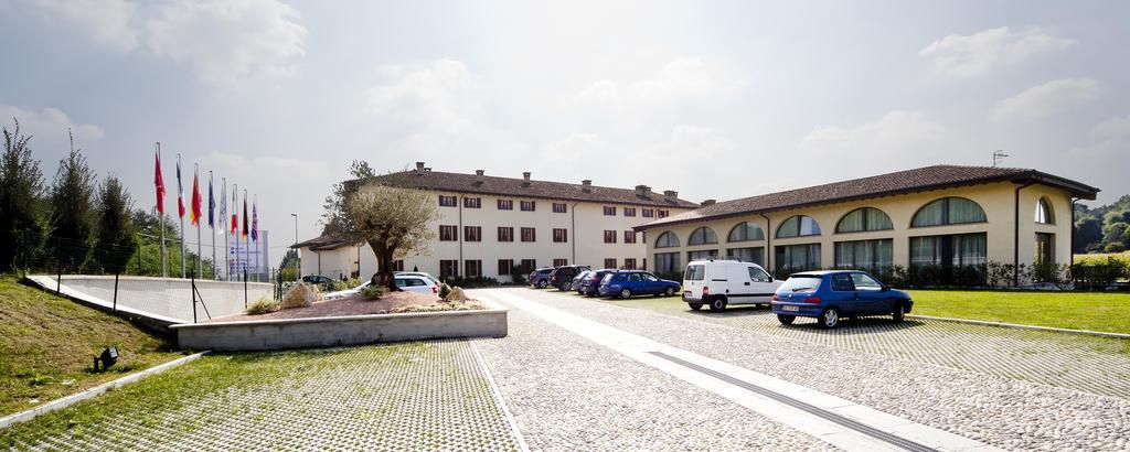 Hotel Cascina Canova Uggiate-Trevano エクステリア 写真
