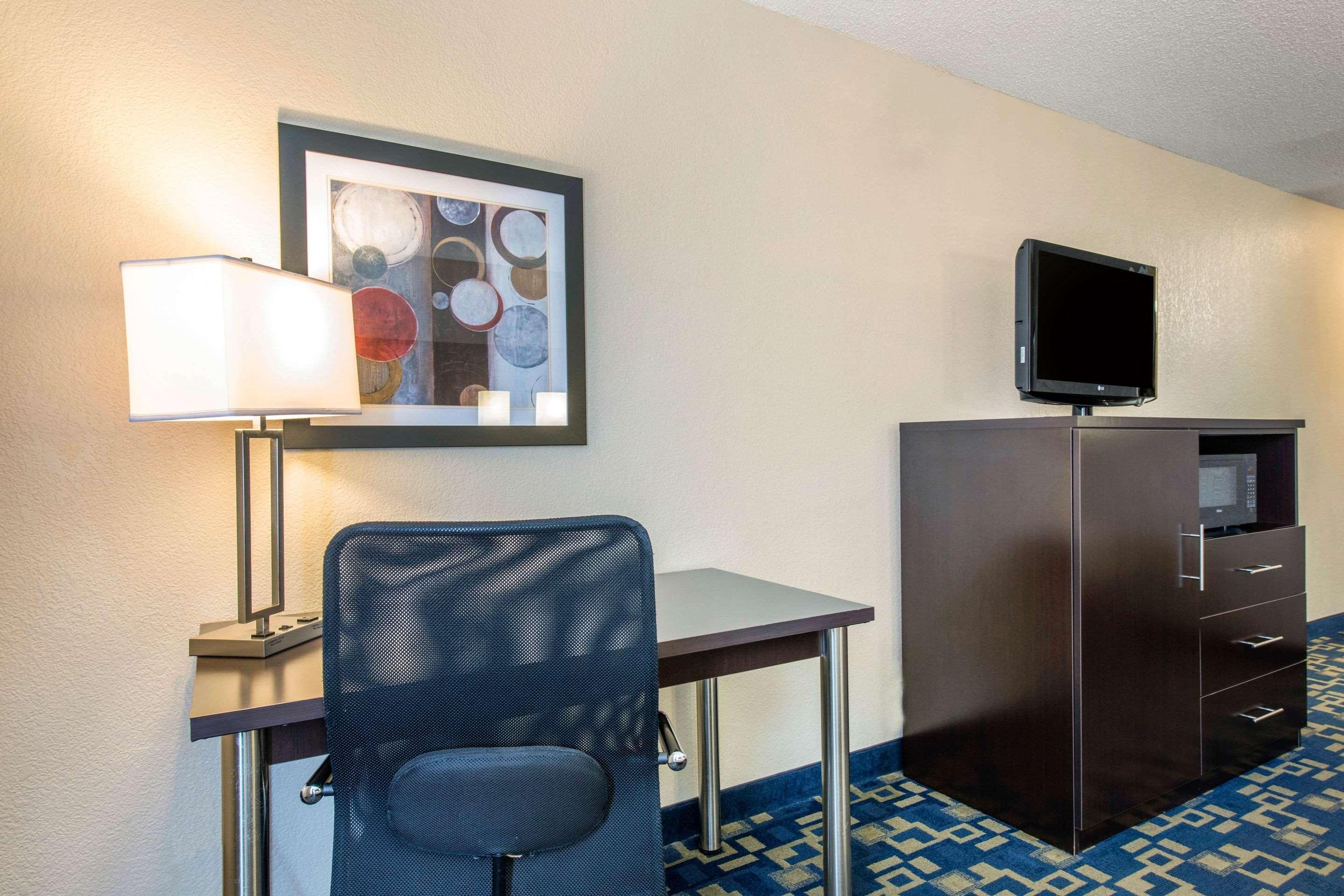 Comfort Inn & Suites Near Universal Orlando Resort-Convention Ctr エクステリア 写真