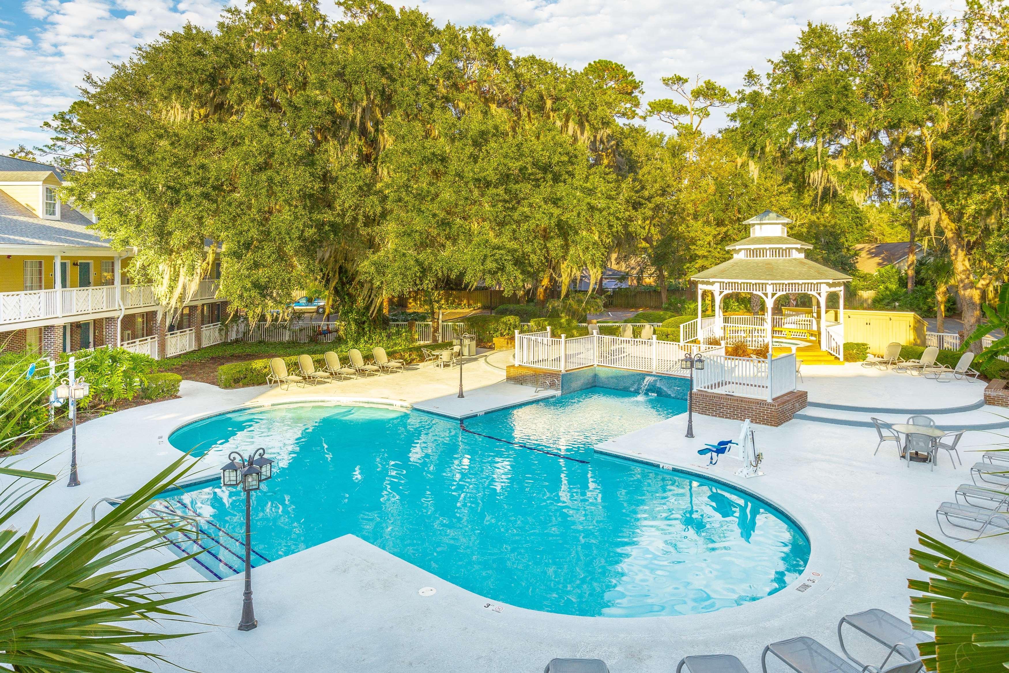 ホテル ベスト ウェスタン プラス セント シモンズ St. Simons Island エクステリア 写真