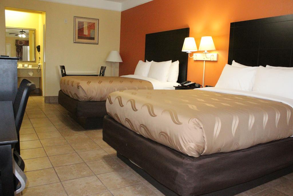 Quality Inn & Suites At The Outlets Mercedes-Weslaco エクステリア 写真