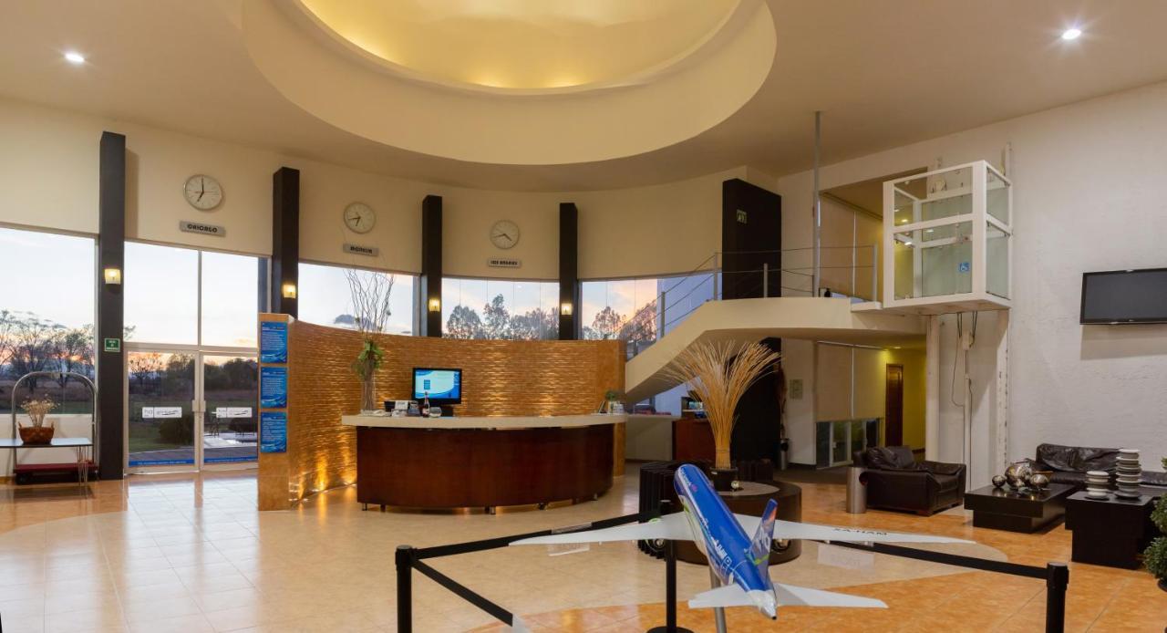 Hotel Aeropuerto Morelia Alvaro Obregon エクステリア 写真