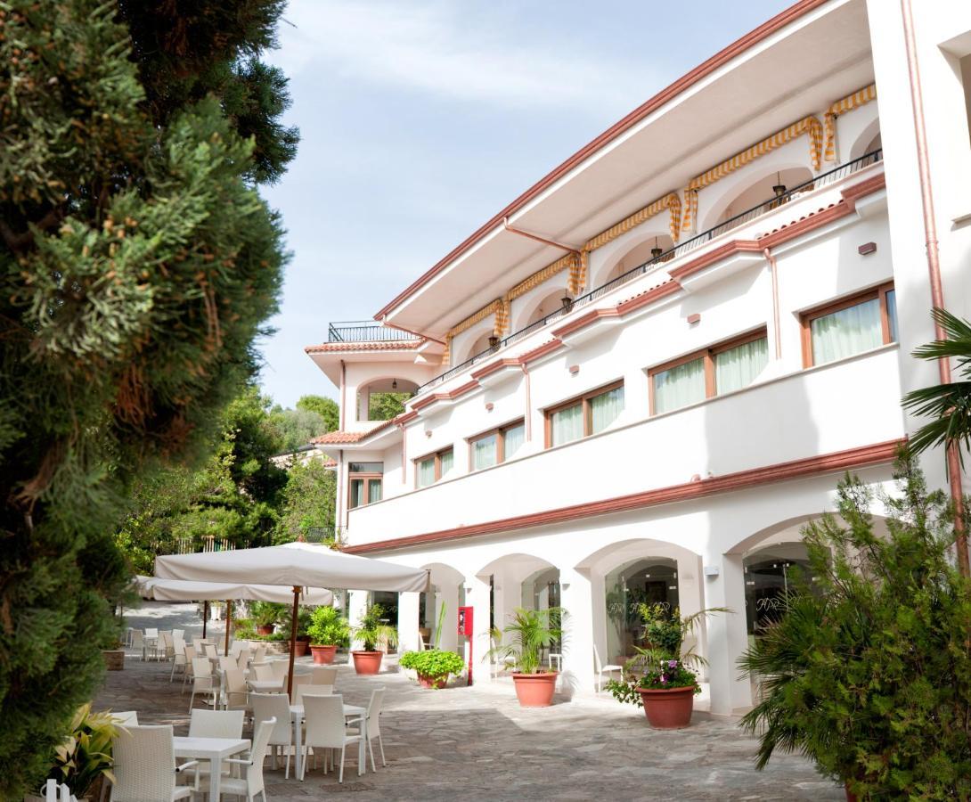 Hotel Paradiso サンタ・マリア・ディ・カステッラバーテ エクステリア 写真