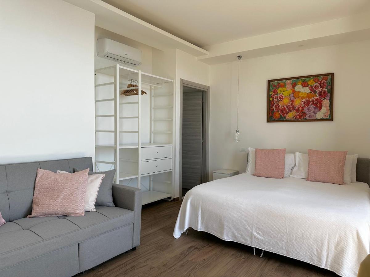 Villa Greta Hotel Rooms & Suites タオルミーナ エクステリア 写真
