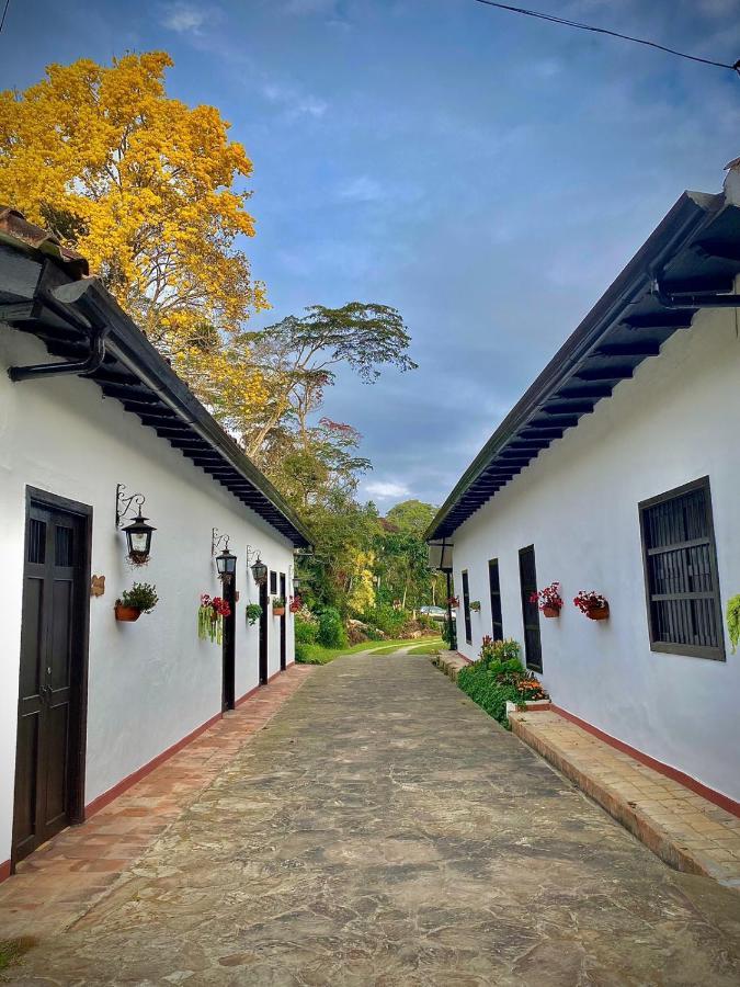 Hotel Hacienda El Roble ロス・サントス エクステリア 写真