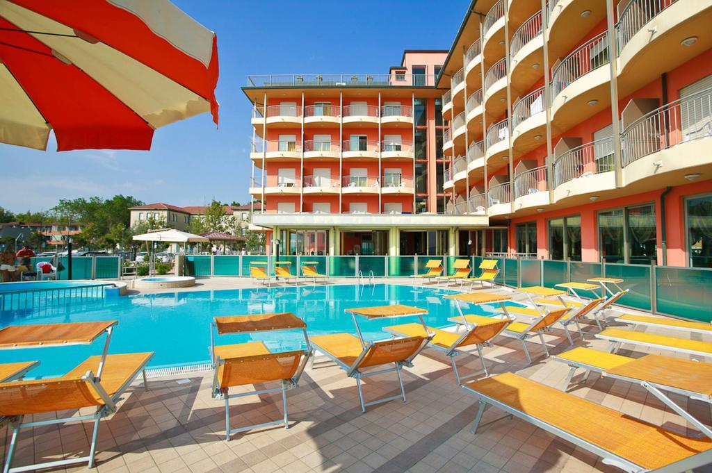Hotel Adria Beach Club チェゼナーティコ エクステリア 写真
