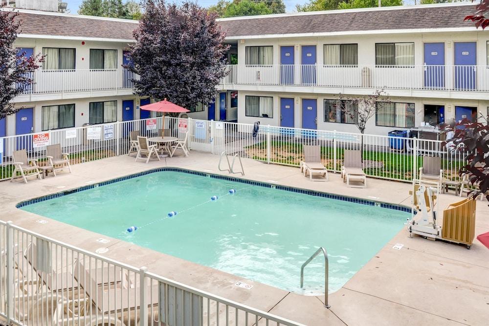 Motel 6-Troutdale, Or - Portland East エクステリア 写真