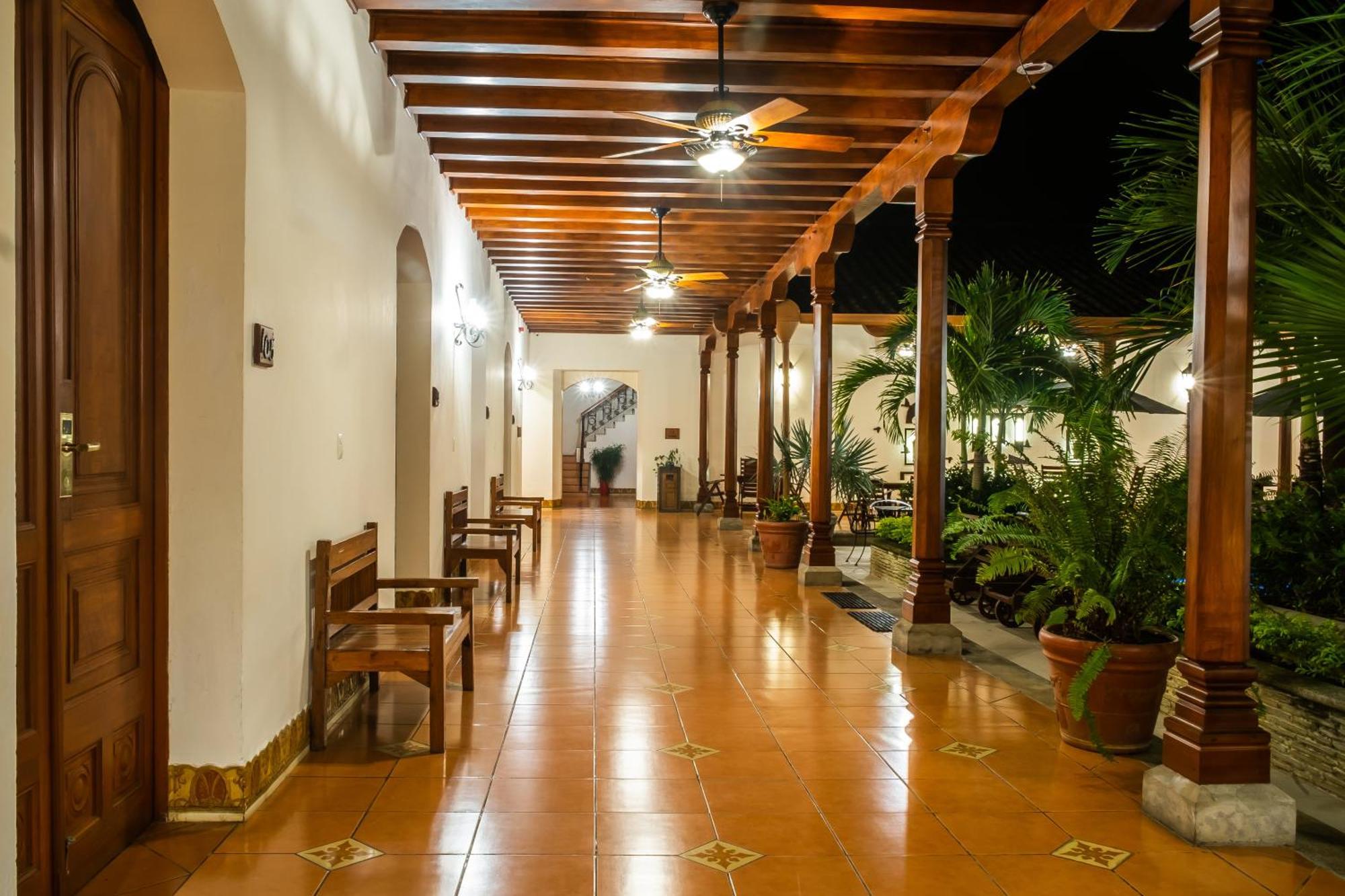 Hotel Plaza Colon - Granada Nicaragua エクステリア 写真