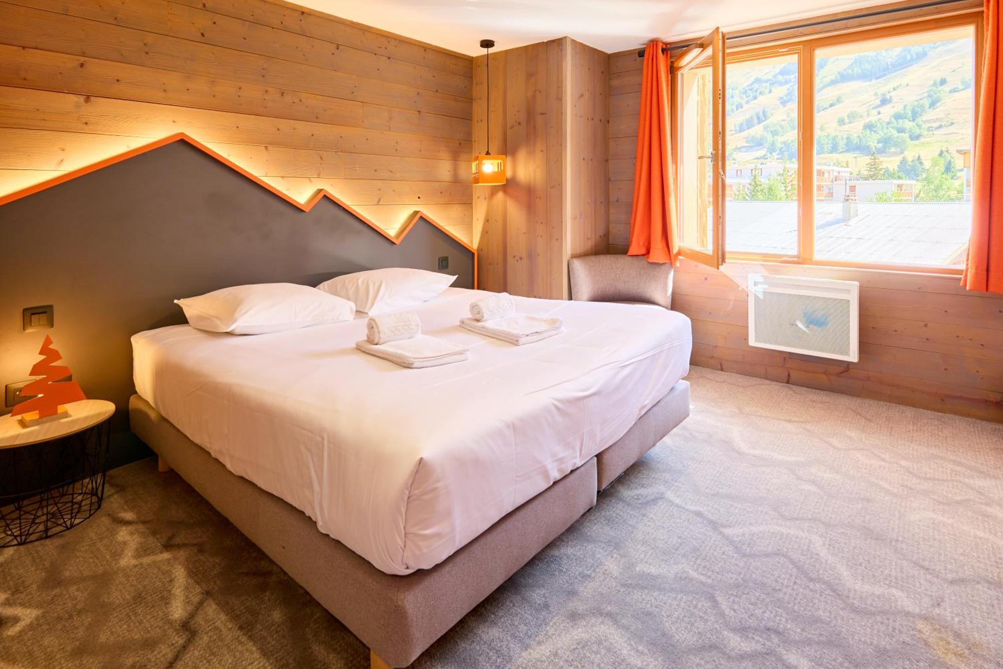 Hotel Base Camp Lodge - Les 2 Alpes レ・デュー・アルプ エクステリア 写真