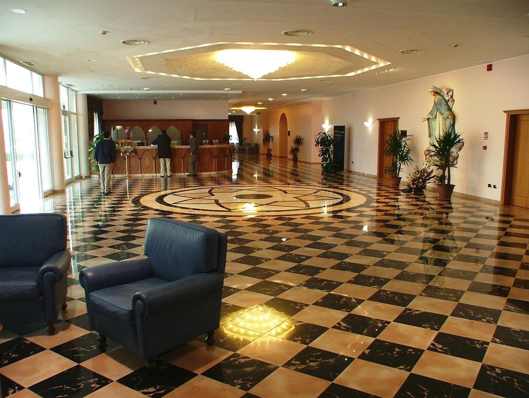 Hotel Centro Di Spiritualita Padre Pio サン・ジョバンニ・ロトンド エクステリア 写真