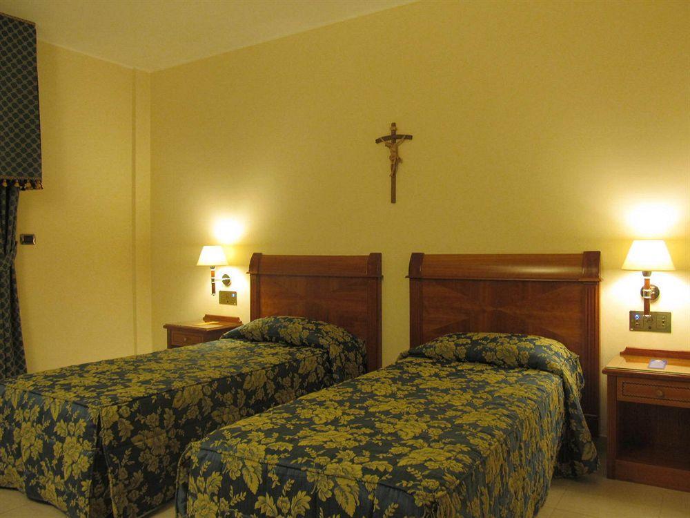 Hotel Centro Di Spiritualita Padre Pio サン・ジョバンニ・ロトンド エクステリア 写真