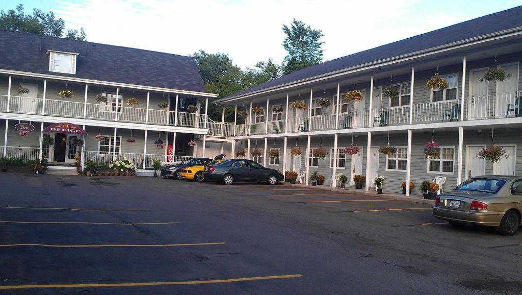 Midtown Motel & Suites モンクトン エクステリア 写真