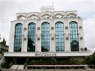 ホテル ロイヤル パレス ジャルガオン エクステリア 写真