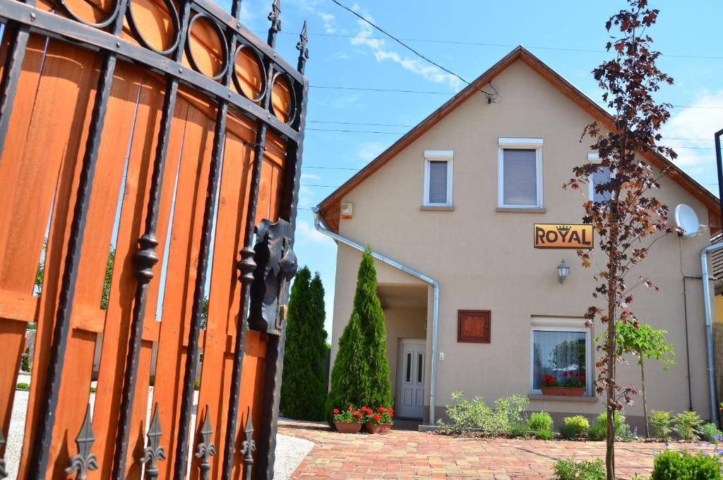 Royal Apartments Hotel ケチケメート エクステリア 写真