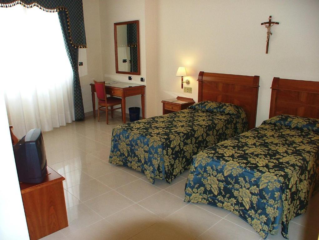 Hotel Centro Di Spiritualita Padre Pio サン・ジョバンニ・ロトンド 部屋 写真