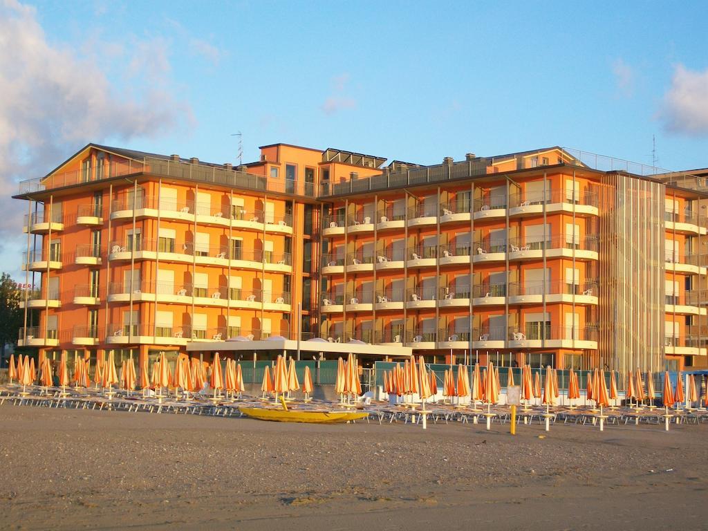 Hotel Adria Beach Club チェゼナーティコ エクステリア 写真