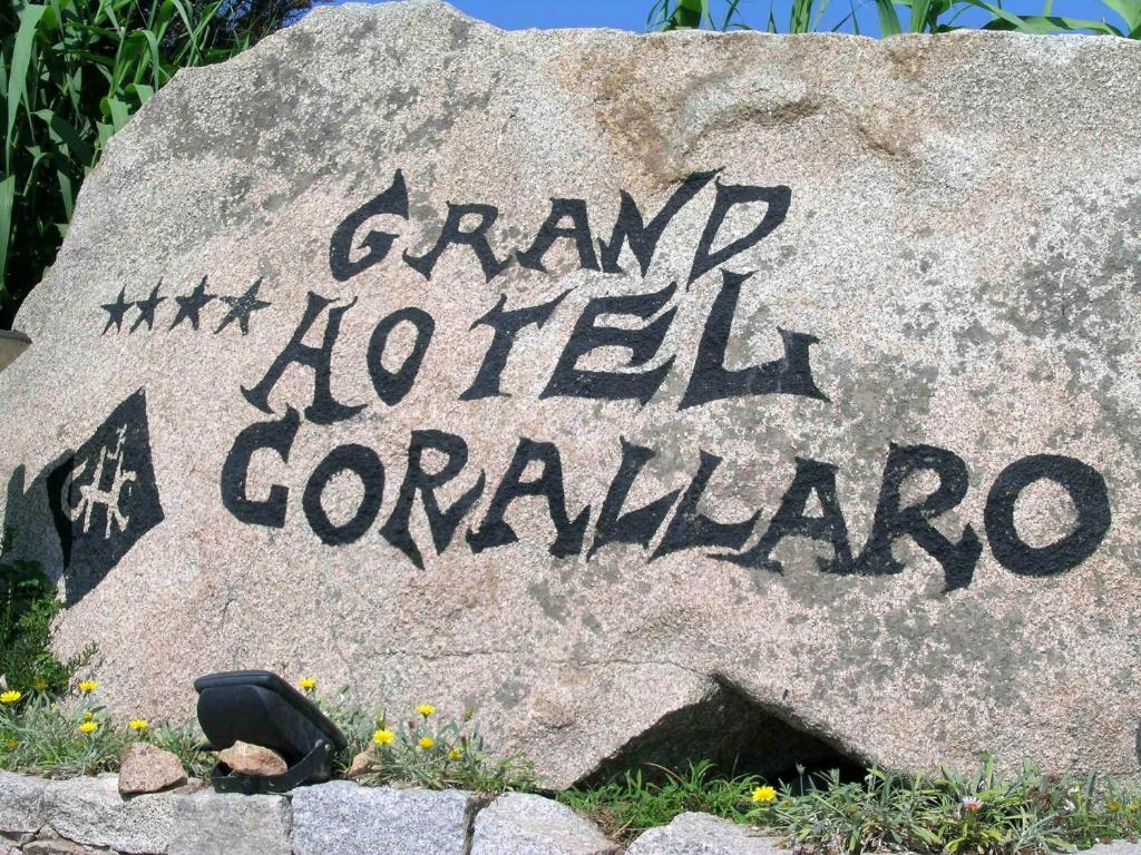 ホテル コララーロ サンタ・テレーザ・ガッルーラ エクステリア 写真
