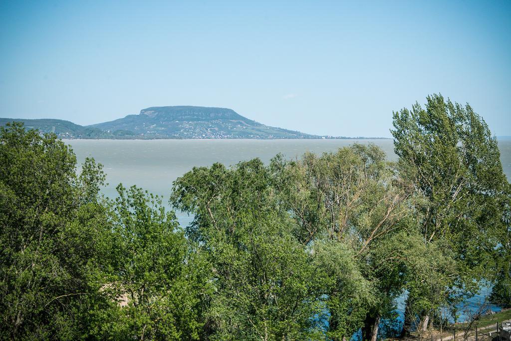 Hotel Panorama Balatongyörök エクステリア 写真